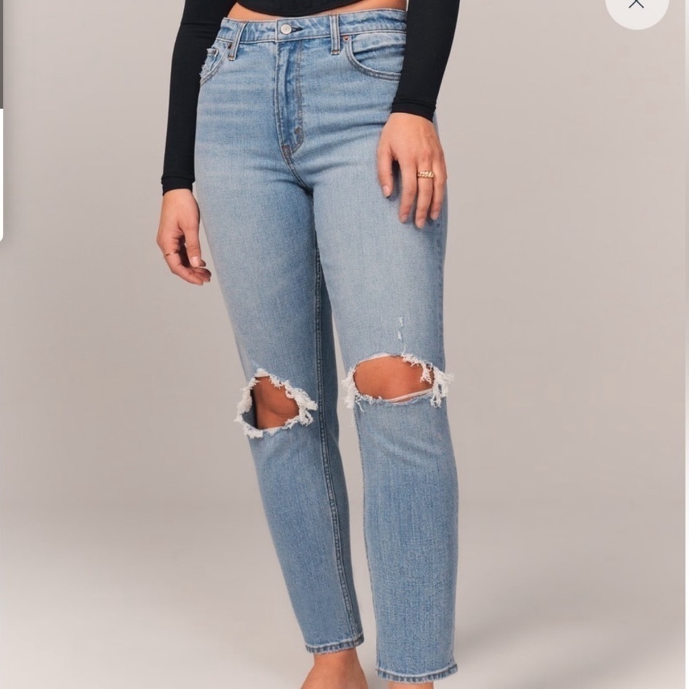 Abercrombie & Fitch The Ankle Straight Ultra High Rise Distressed Jeans short